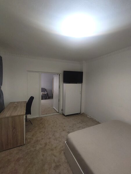 Rahova, Str. Oltului, apartament 2 camere, parcare, 400 EUR.