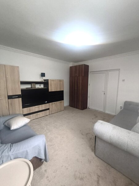 Rahova, Str. Oltului, apartament 2 camere, parcare, 400 EUR.