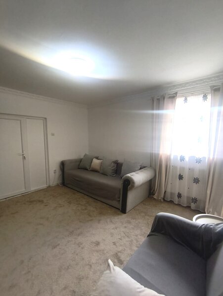 Rahova, Str. Oltului, apartament 2 camere, parcare, 400 EUR.
